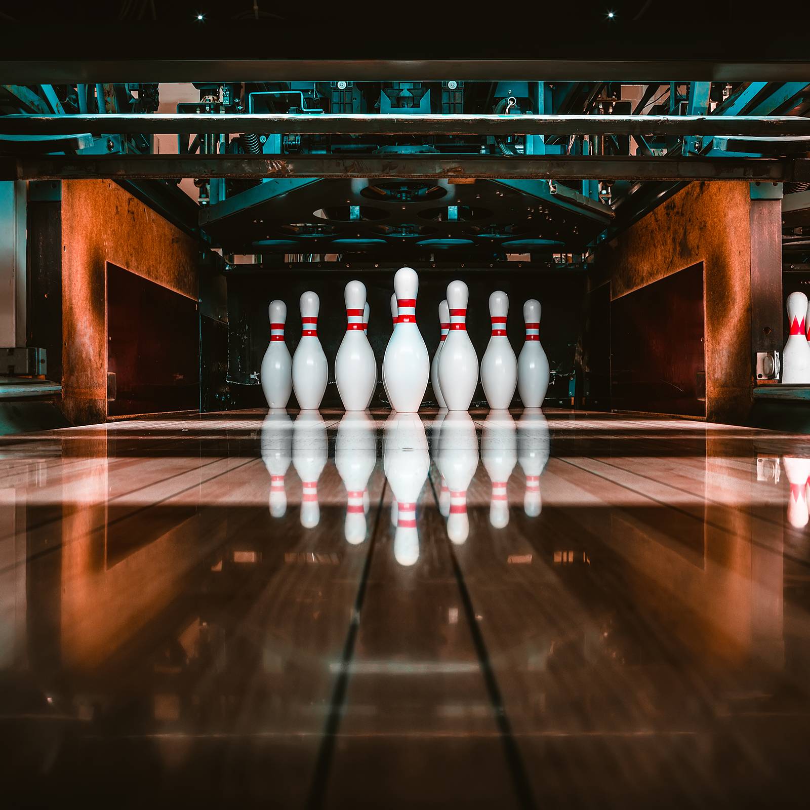 PLAY BOWLING